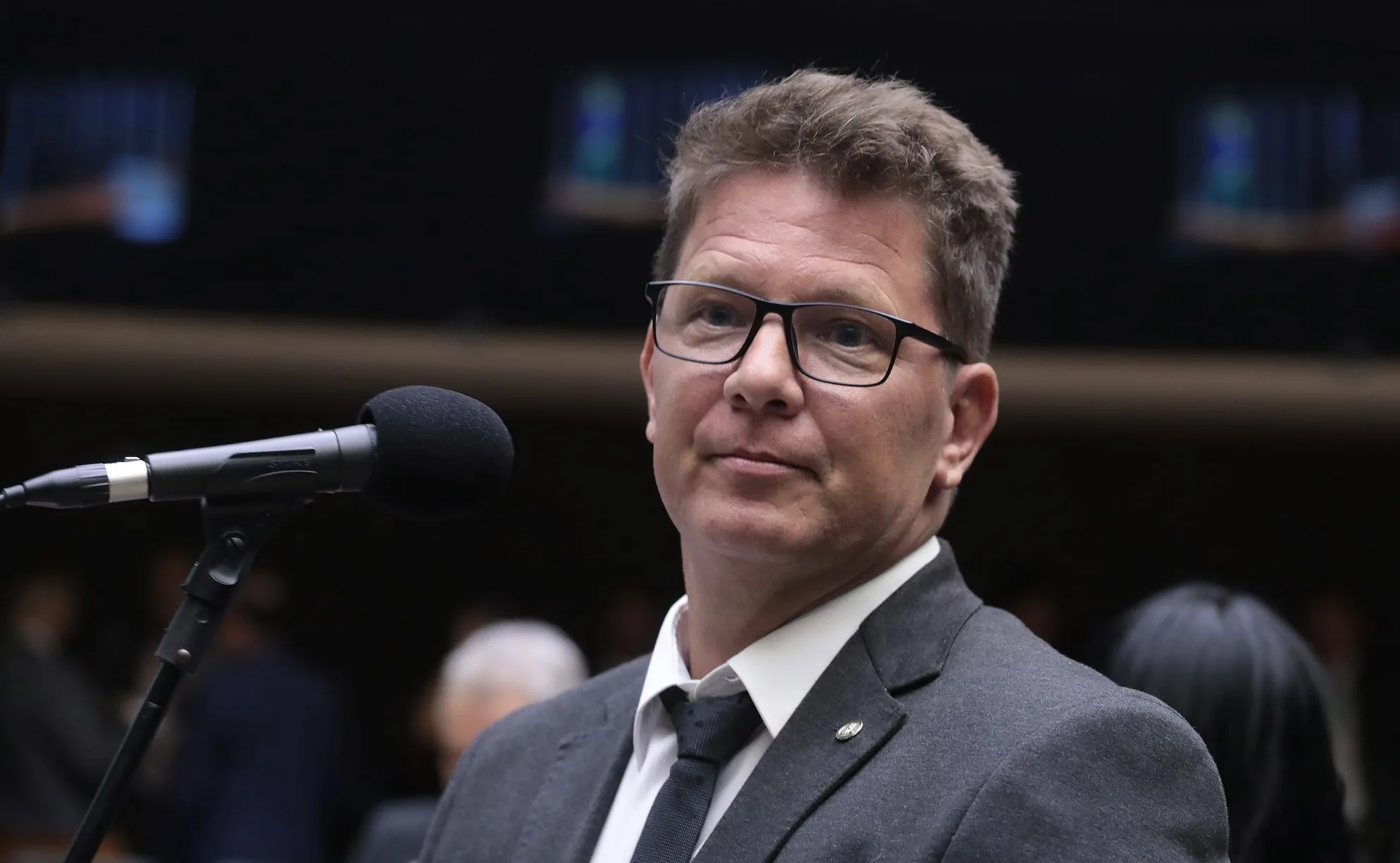 Mario Frias nega desvio de emendas para filme de Bolsonaro