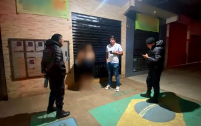 Mãe é encontrada em bar após deixar três filhos sozinhos em casa em GO