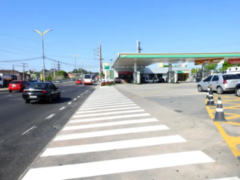 Menino de 8 anos morre após cair de moto e ser atropelado em Manaus