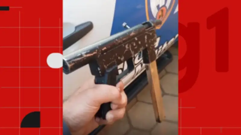 Metralhadora escondida em TV é apreendida com olheiro do tráfico no ES