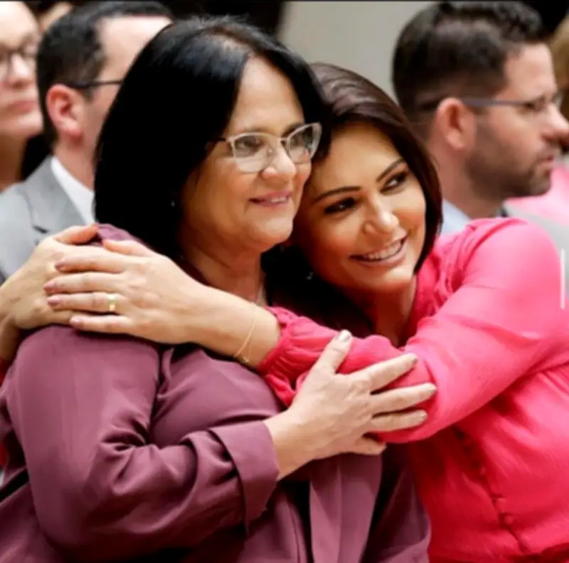Michelle Bolsonaro ainda não decidiu sobre candidatura ao Senado, diz Damares