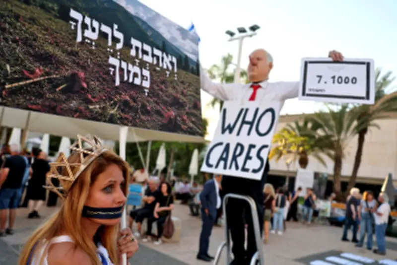 Mil dias após 7/10: Israel homenageia vítimas e exige investigação
