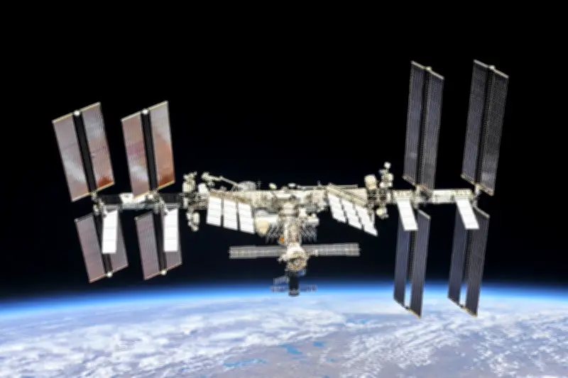 Morador flagra ISS no céu; astrônomo explica passagem