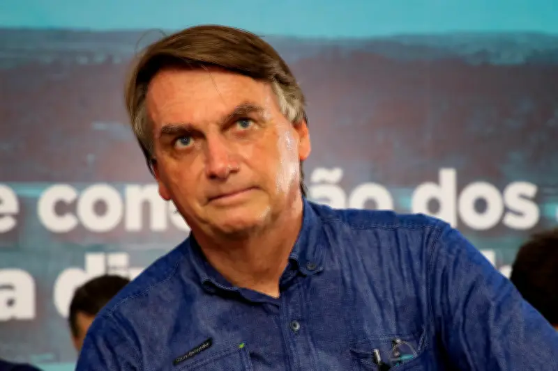 Moraes ordena busca e apreensão de armas na casa de Bolsonaro