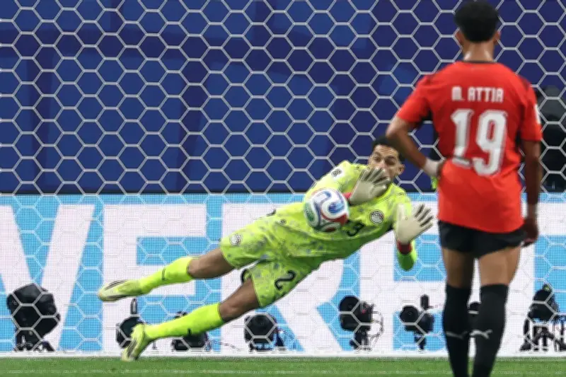 Mostafa Shobeir: o goleiro que defendeu pênalti de Messi na Copa