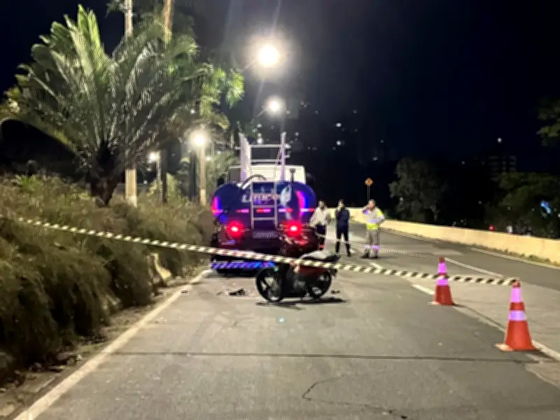 Motociclista morre ao bater em caminhão-pipa em Campinas