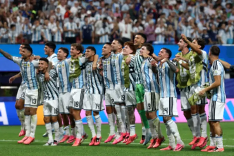 Motorista de ônibus para veículo para comemorar gol da Argentina contra Egito