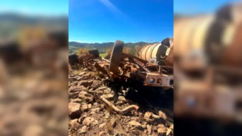 Motorista morre ao tombar caminhão-pipa na MG-414 em Araguari