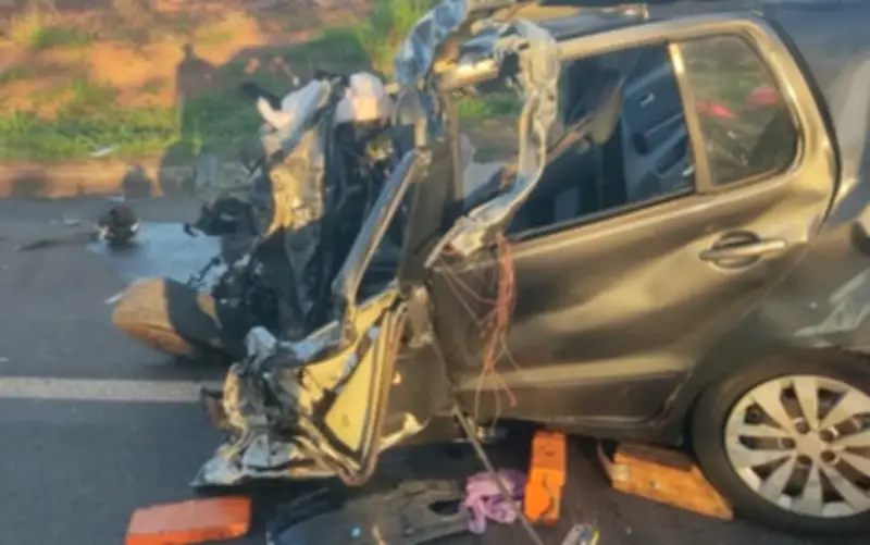 Motorista morre em batida frontal com caminhão em Olímpia