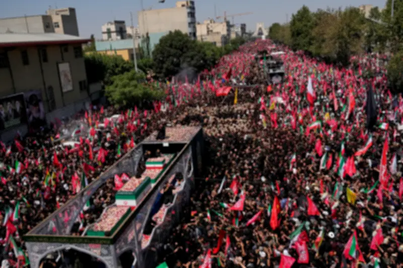 Multidões lotam funeral de Khamenei e pedem vingança contra Trump