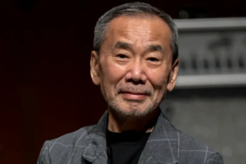 Murakami critica IA e lança novo romance em 2026