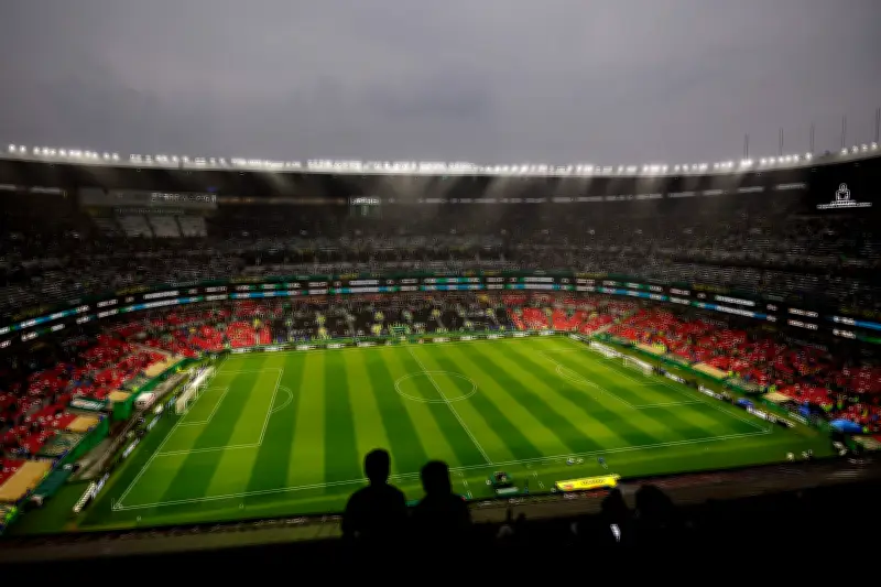 México x Inglaterra na Copa é adiado por uma hora devido a mau tempo