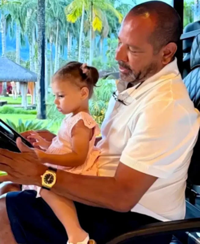 Neymar pai e Nadine celebram aniversário de 2 anos de Helena nas redes