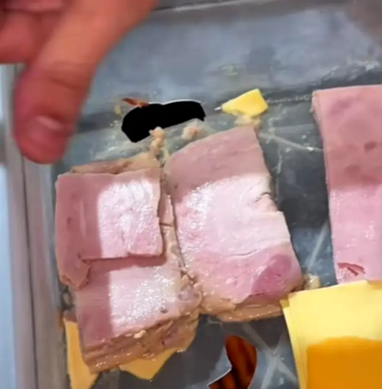 Operação em Copacabana descarta 30 kg de alimentos e remove 1 tonelada de entulho