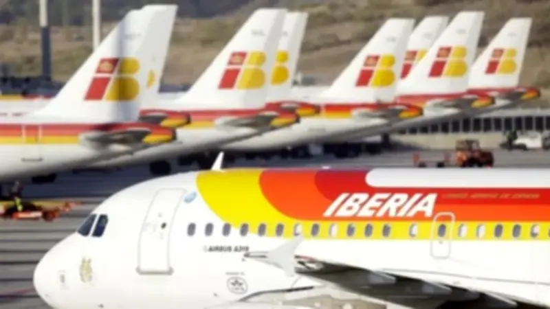 Passageiros ficam 4h em avião parado no Galeão antes de voo cancelado