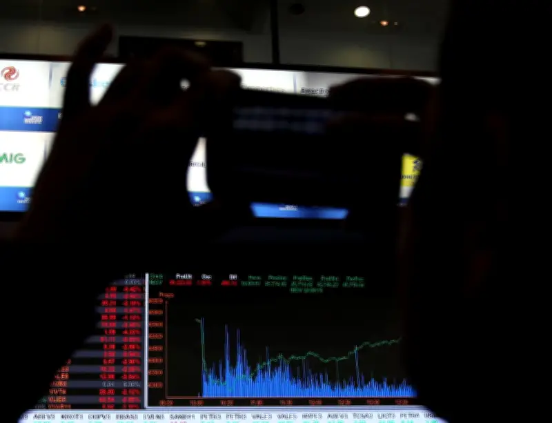 Payroll fraco impulsiona Ibovespa e derruba dólar e juros futuros