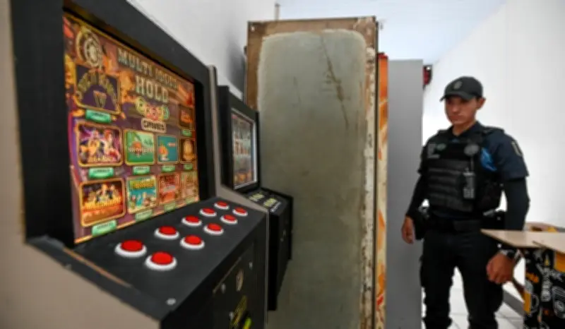 Pensão e bingo clandestinos são lacrados em Campinas