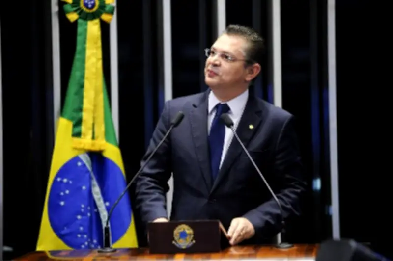 PF investiga se deputado Sóstenes Cavalcante usou cota para alugar carro para filha