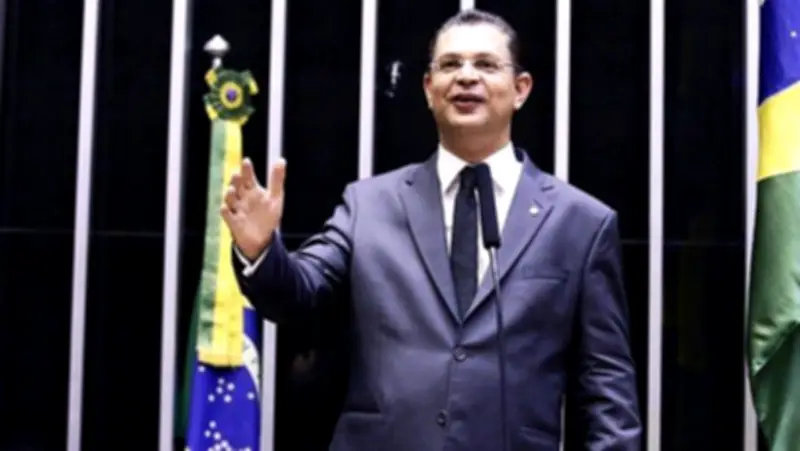 PF mira suposta fraude em origem de R$ 430 mil de deputado Sóstenes Cavalcante