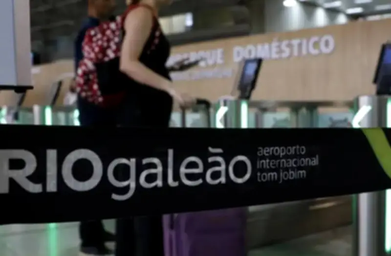 PF prende mulher com anabolizantes e remédios para emagrecer no Galeão