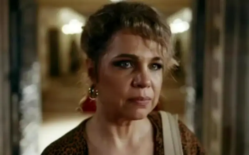 Pilar é surpreendida com chegada do neto de Dina em Quem Ama Cuida