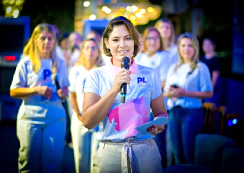PL Mulher publica foto com Michelle após saída da presidência