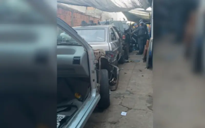PM apreende 10 veículos furtados em desmanche em Rio Preto