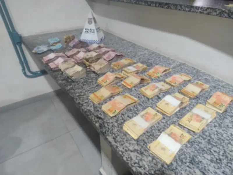 PM apreende R$81 mil em espécie na Via Dutra em Piraí