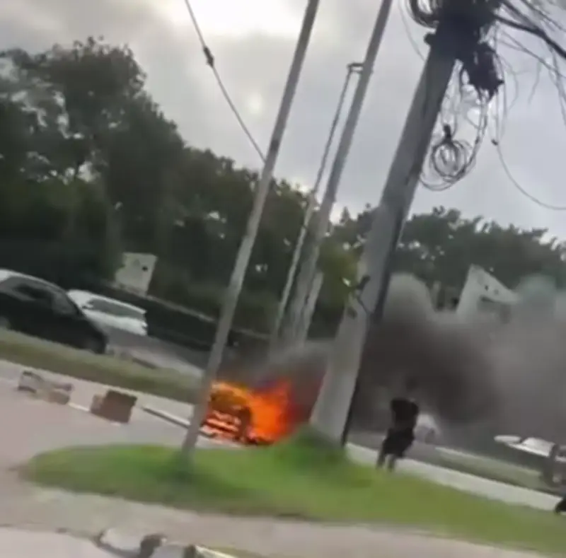 PM prende traficante e criminosos queimam barricadas na Gardênia Azul
