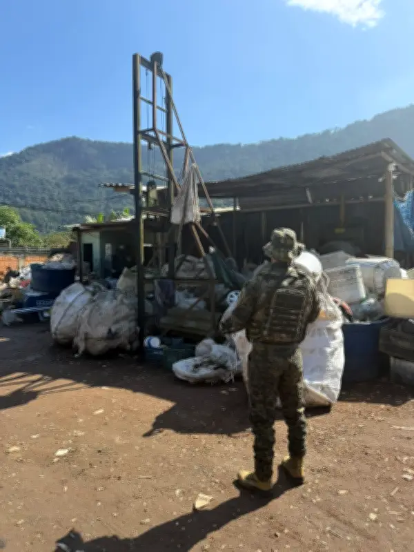 Polícia Ambiental flagra ferro-velho irregular em Angra dos Reis