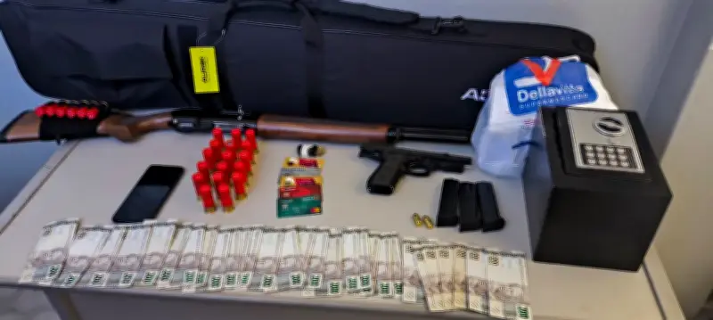 Polícia apreende armas, drogas e R$ 6 mil em Porangaba