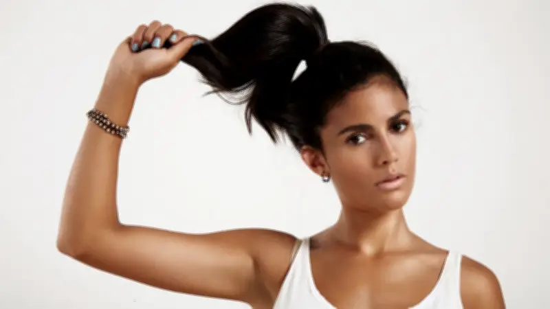 Prender o cabelo todo dia faz mal? Veja sinais e dicas