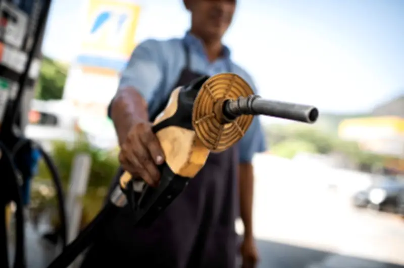 Preço do diesel recua em junho, mas acumula alta de 15% em 12 meses