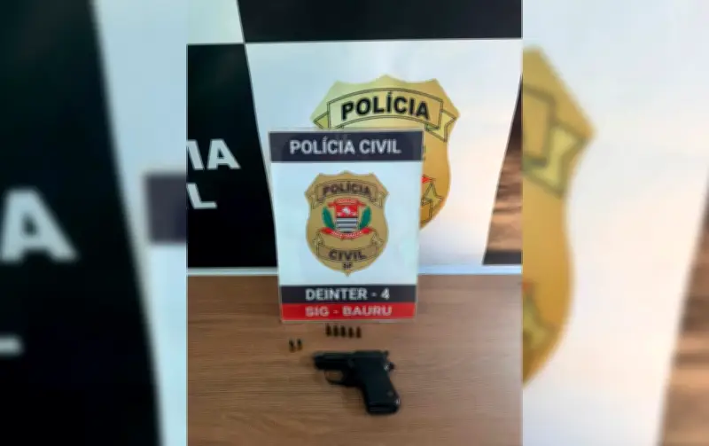 Preso com submetralhadora caseira escondida em carro em Bauru