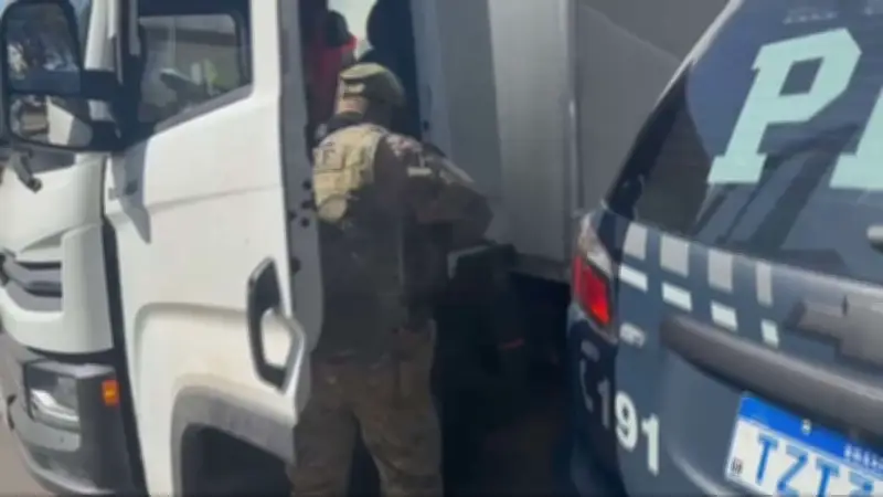 PRF prende 5 suspeitos de furtar pneus na Fernão Dias em MG