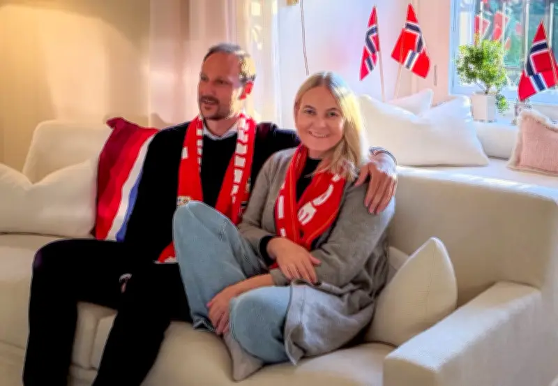 Princesa Mette-Marit reaparece após transplante pulmonar em jogo da Noruega