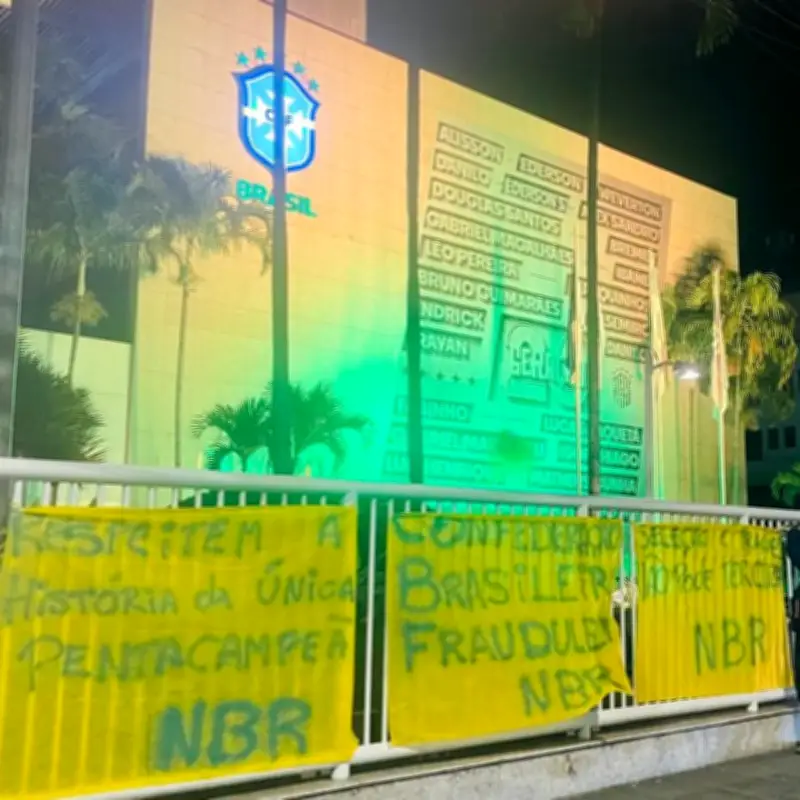 Protestos na CBF após eliminação do Brasil na Copa do Mundo 2026