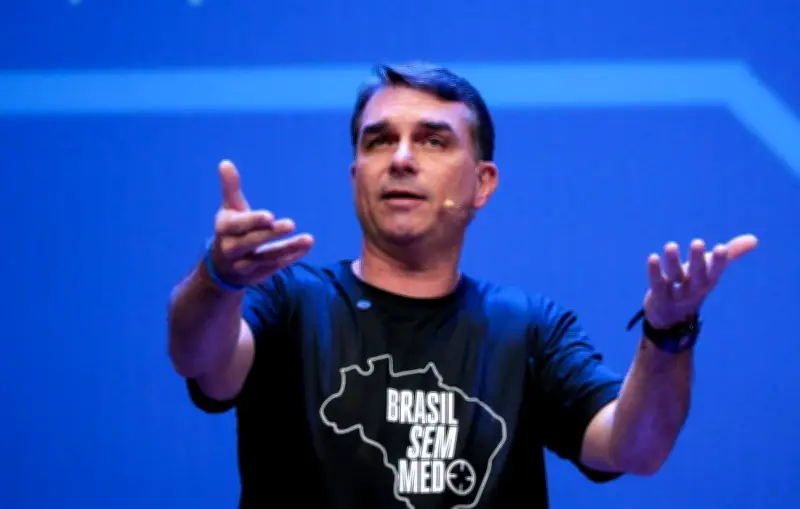 PT aciona PGR contra Flávio Bolsonaro por carta de Rubio