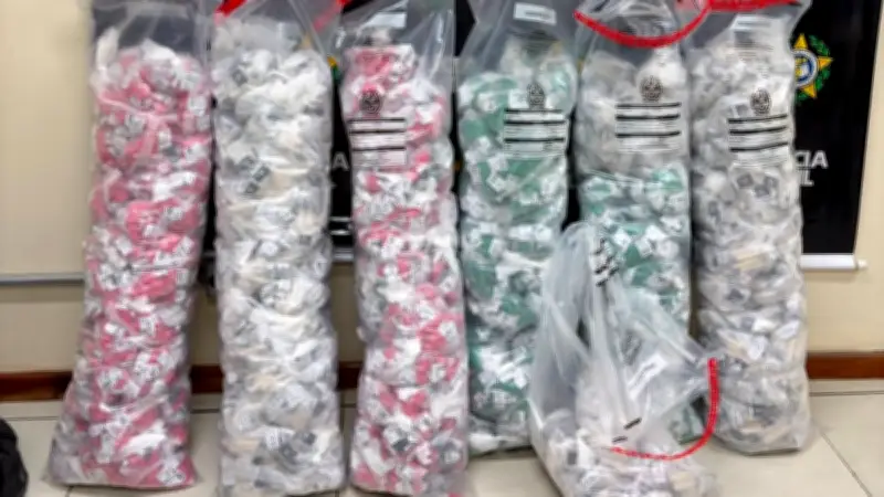 Quase 14 mil pinos de cocaína apreendidos na BR-040; homem preso