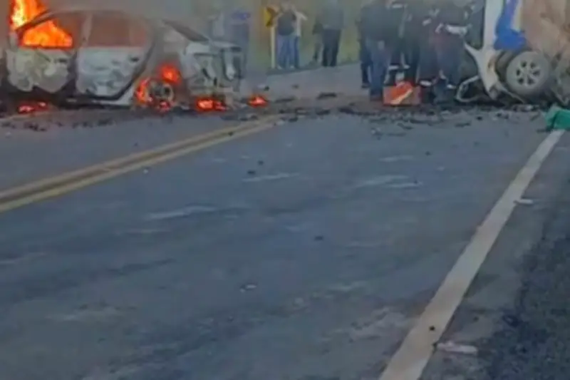 Quatro mortos em grave acidente entre dois carros em Rosário Oeste (MT)