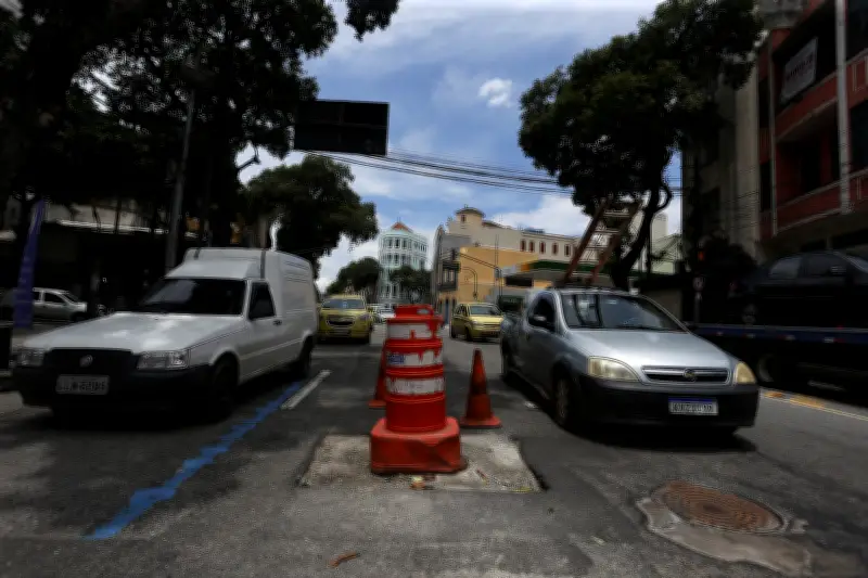 Rio investe R$ 3,4 milhões para nivelar tampões de bueiros e acabar com solavancos