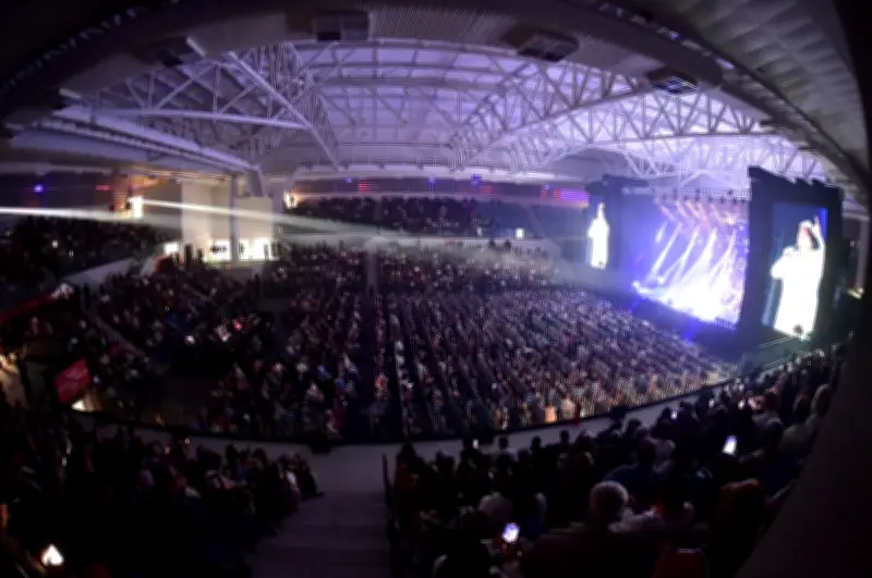 Show de Roberto Carlos na Arena Niterói gera polêmica sobre custos
