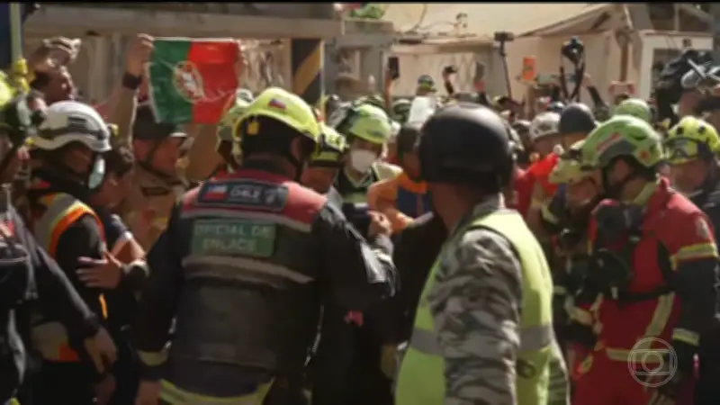 Sobrevivente resgatado 8 dias após terremotos na Venezuela; governo não divulga número de desaparecidos