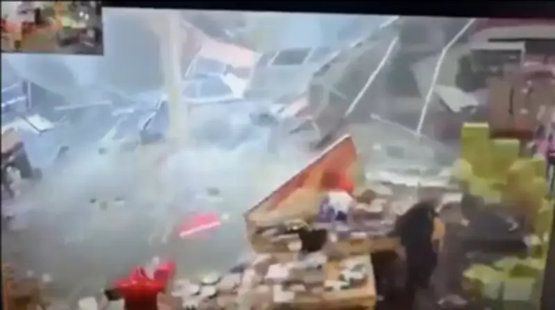 Teto de supermercado desaba durante tempestade em Nova Jersey