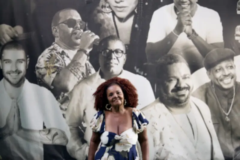 Tia Gessy celebra 50 anos de roda de samba no Rio que revelou Xande de Pilares