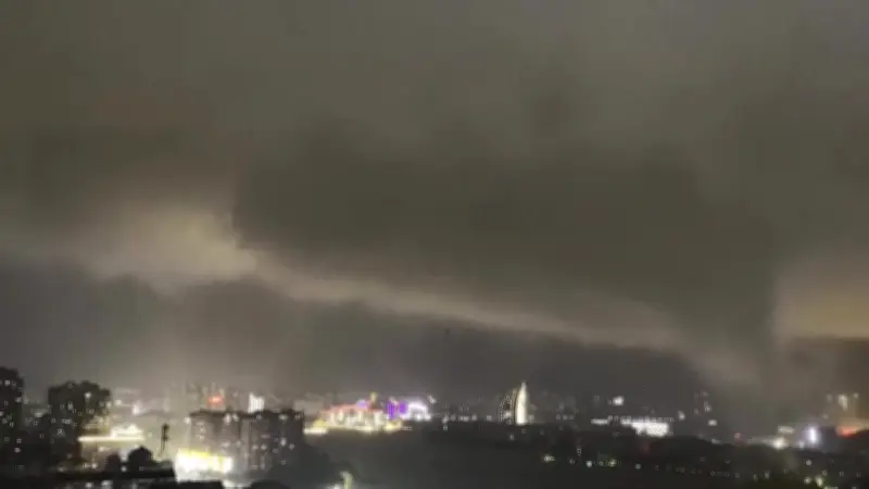 Tornados e tempestades devastam Hubei: 8 mortos e alerta de novos temporais