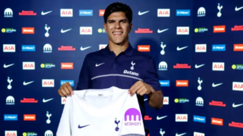 Tottenham anuncia contratação de Mateus Fernandes, ex-West Ham
