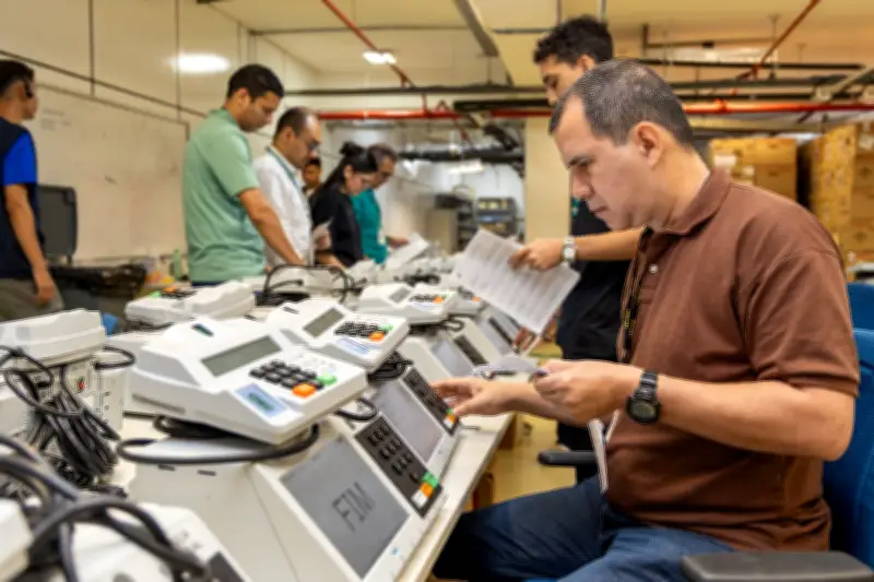 TRE-AM testa 275 urnas eletrônicas para Eleições 2026