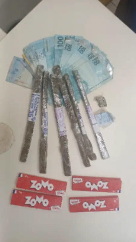 Três presos com drogas e dinheiro após acidente na Via Dutra em Itatiaia