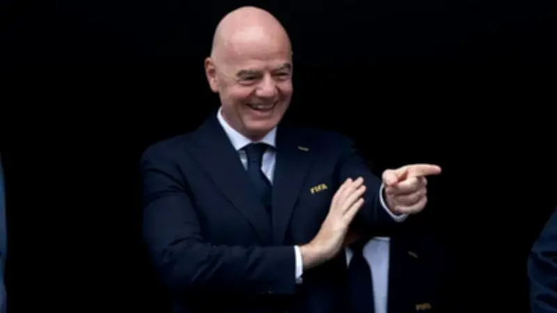 Trump admite pressão na Fifa para anular cartão vermelho de Balogun na Copa